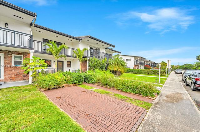 2211 NE 122nd St 2211, North Miami, FL 33181