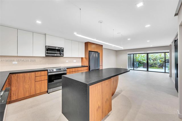 2211 NE 122nd St 2211, North Miami, FL 33181