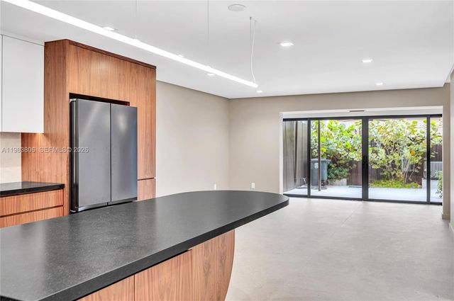 2211 NE 122nd St 2211, North Miami, FL 33181