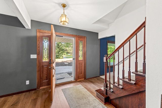 5110 S Woodridge LANE, New Berlin, WI 53146