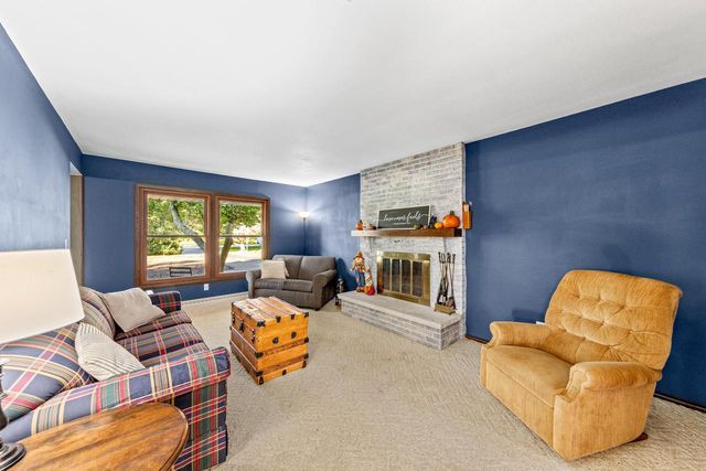 5110 S Woodridge LANE, New Berlin, WI 53146