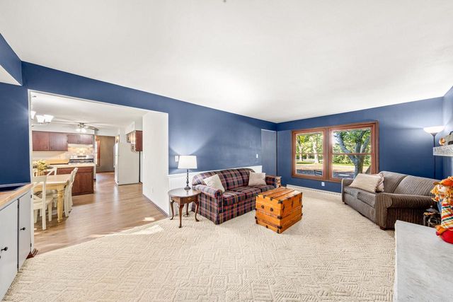 5110 S Woodridge LANE, New Berlin, WI 53146