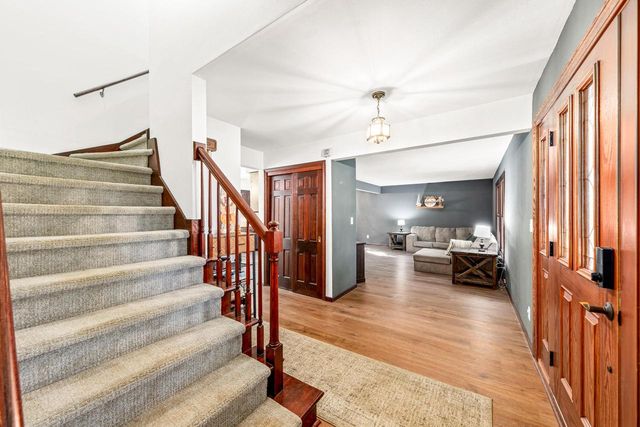 5110 S Woodridge LANE, New Berlin, WI 53146