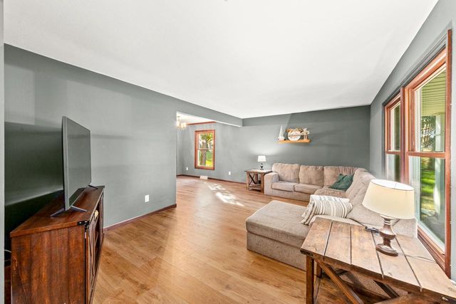 5110 S Woodridge LANE, New Berlin, WI 53146