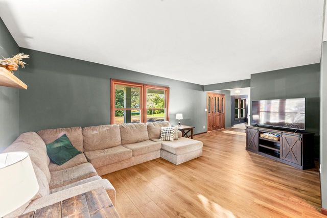 5110 S Woodridge LANE, New Berlin, WI 53146