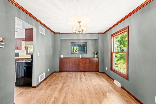 5110 S Woodridge LANE, New Berlin, WI 53146