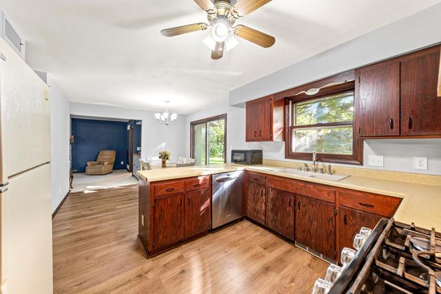 5110 S Woodridge LANE, New Berlin, WI 53146