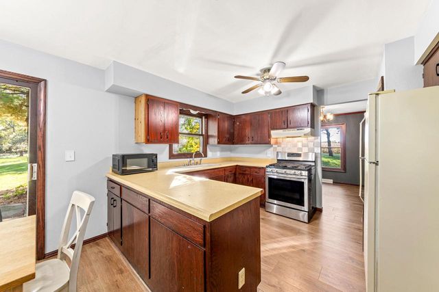 5110 S Woodridge LANE, New Berlin, WI 53146