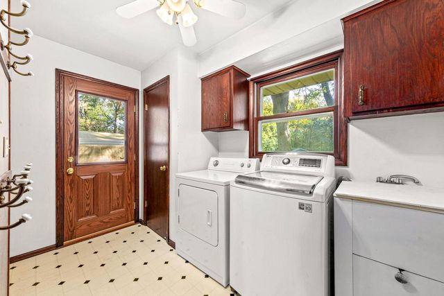 5110 S Woodridge LANE, New Berlin, WI 53146