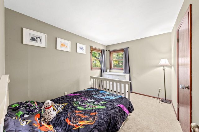 5110 S Woodridge LANE, New Berlin, WI 53146
