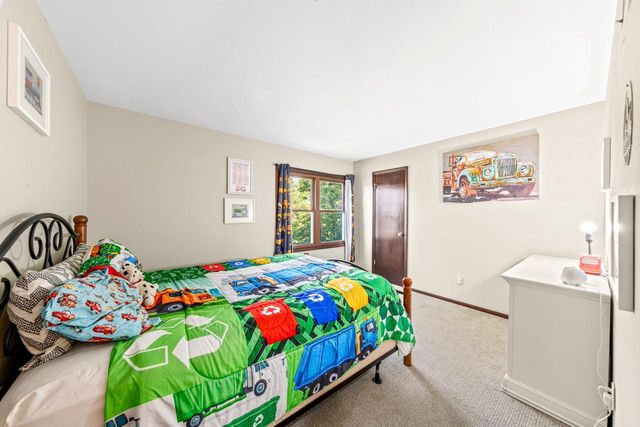 5110 S Woodridge LANE, New Berlin, WI 53146