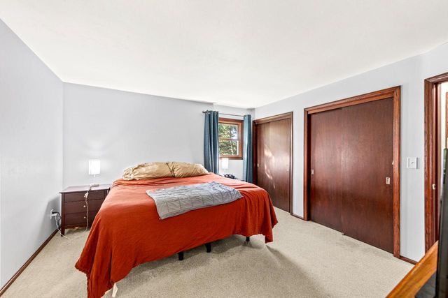 5110 S Woodridge LANE, New Berlin, WI 53146