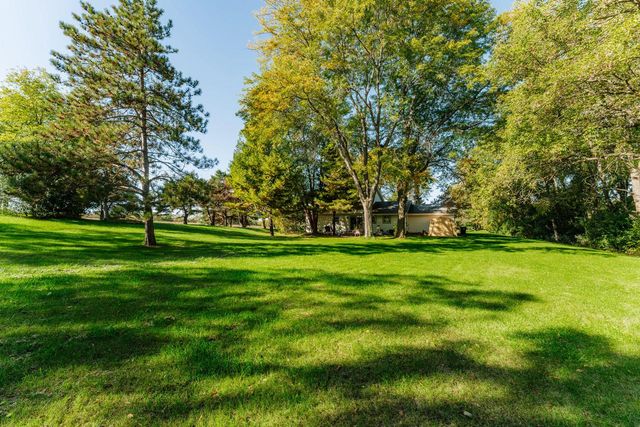 5110 S Woodridge LANE, New Berlin, WI 53146
