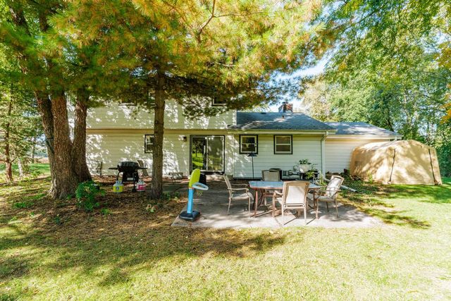 5110 S Woodridge LANE, New Berlin, WI 53146