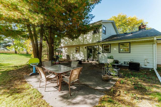 5110 S Woodridge LANE, New Berlin, WI 53146