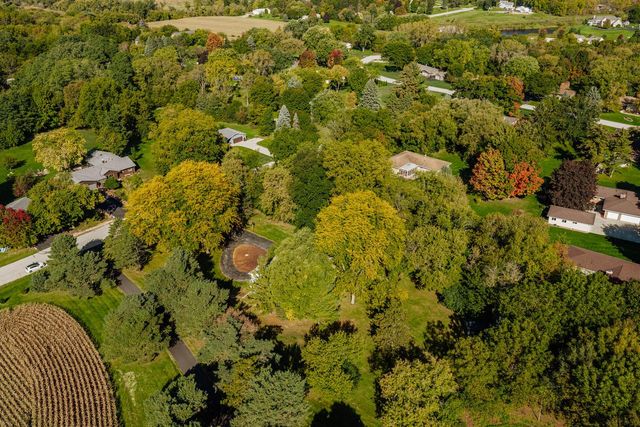 5110 S Woodridge LANE, New Berlin, WI 53146