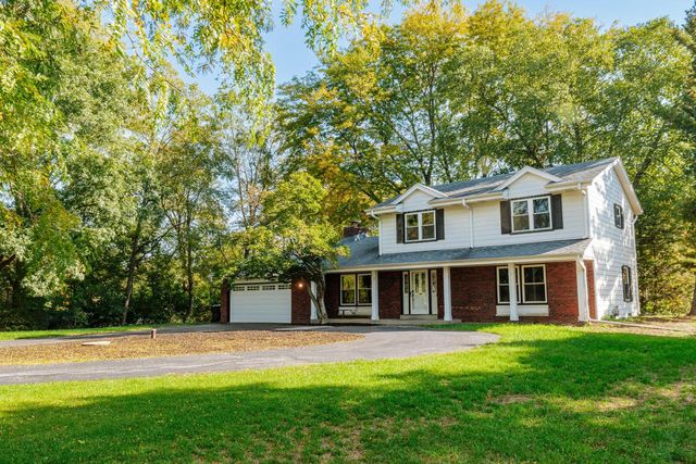 5110 S Woodridge LANE, New Berlin, WI 53146