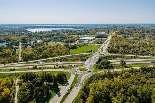 5110 S Woodridge LANE, New Berlin, WI 53146