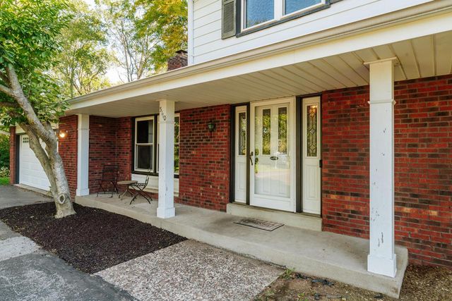 5110 S Woodridge LANE, New Berlin, WI 53146