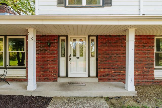 5110 S Woodridge LANE, New Berlin, WI 53146
