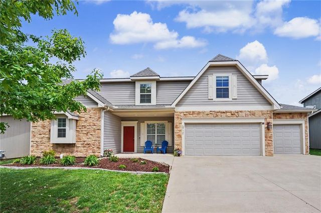 5710 Silverstone Drive, Lawrence, KS 66049