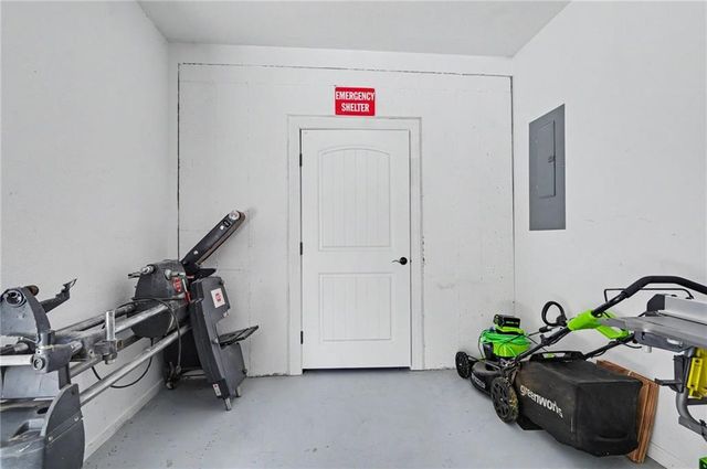 5710 Silverstone Drive, Lawrence, KS 66049