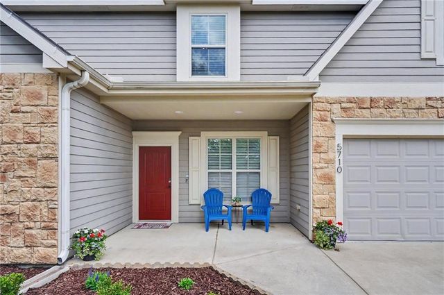 5710 Silverstone Drive, Lawrence, KS 66049