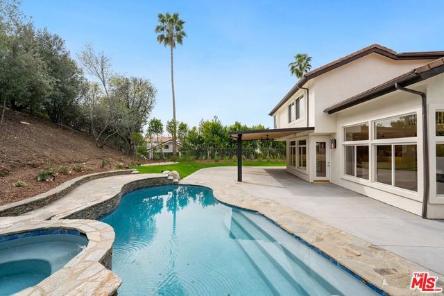 18500 Saint Moritz Drive, Tarzana, CA 91356