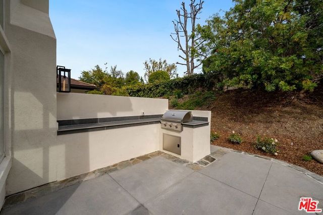 18500 Saint Moritz Drive, Tarzana, CA 91356