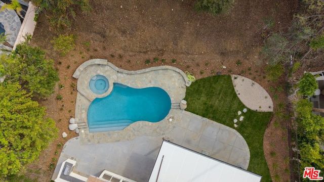 18500 Saint Moritz Drive, Tarzana, CA 91356