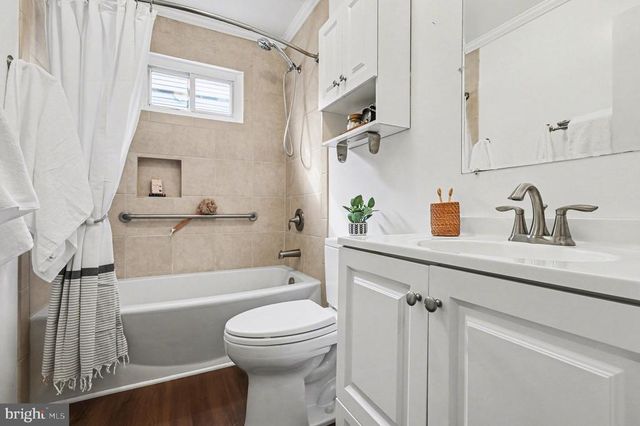 300 HAMILTON ST, Fredericksburg, VA 22408