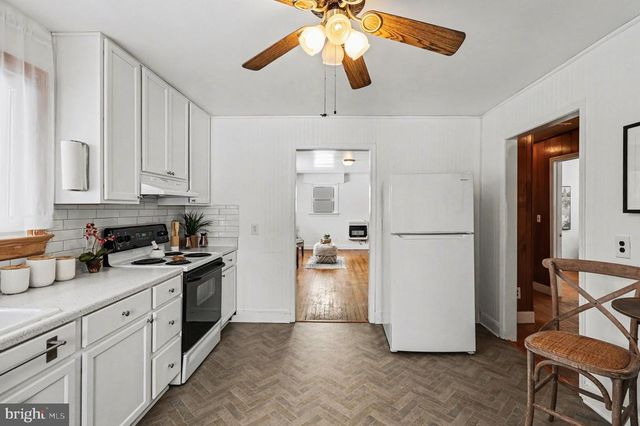 300 HAMILTON ST, Fredericksburg, VA 22408