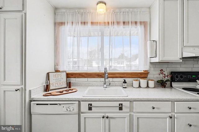 300 HAMILTON ST, Fredericksburg, VA 22408