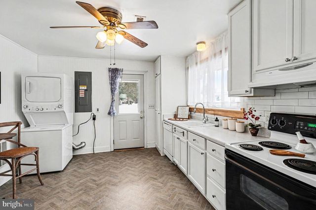 300 HAMILTON ST, Fredericksburg, VA 22408