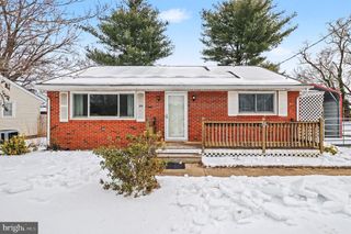 300 HAMILTON ST, Fredericksburg, VA 22408