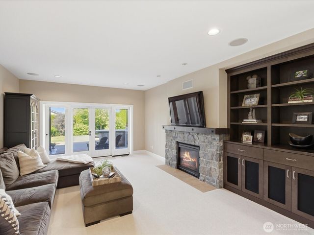 4235 91st Avenue NE, Yarrow Point, WA 98004