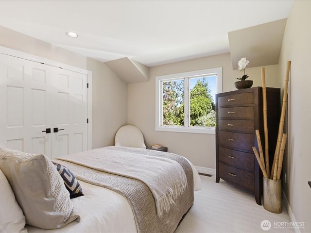 4235 91st Avenue NE, Yarrow Point, WA 98004