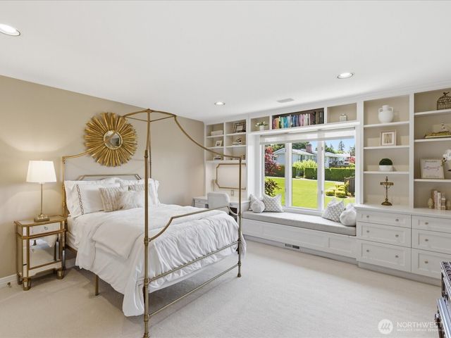4235 91st Avenue NE, Yarrow Point, WA 98004
