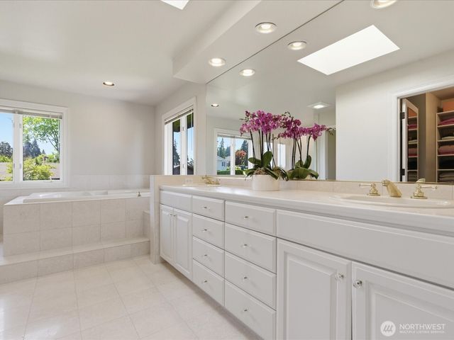 4235 91st Avenue NE, Yarrow Point, WA 98004