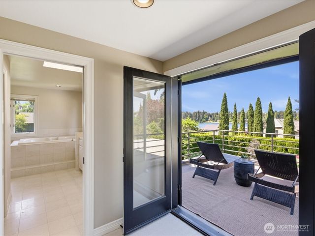 4235 91st Avenue NE, Yarrow Point, WA 98004