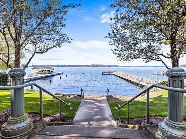 4235 91st Avenue NE, Yarrow Point, WA 98004