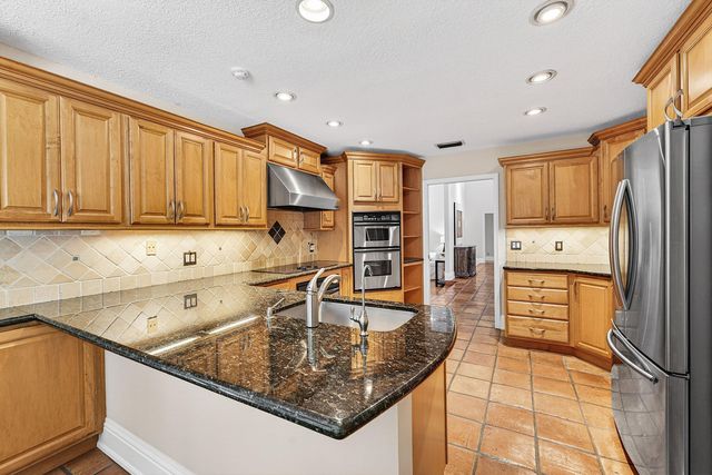 6 Tarrington Circle, Palm Beach Gardens, FL 33418