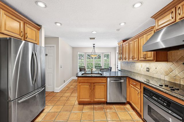6 Tarrington Circle, Palm Beach Gardens, FL 33418