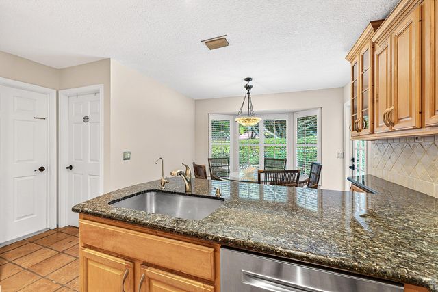 6 Tarrington Circle, Palm Beach Gardens, FL 33418