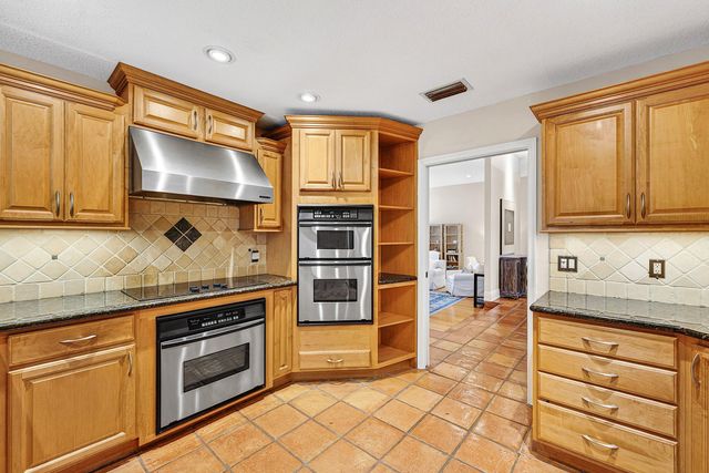 6 Tarrington Circle, Palm Beach Gardens, FL 33418