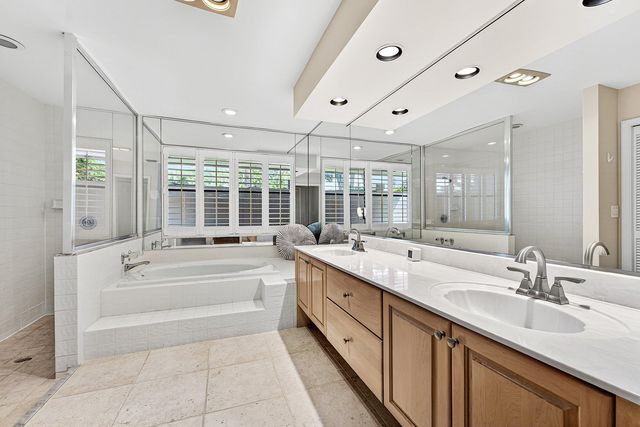 6 Tarrington Circle, Palm Beach Gardens, FL 33418