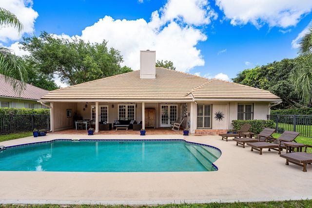 6 Tarrington Circle, Palm Beach Gardens, FL 33418