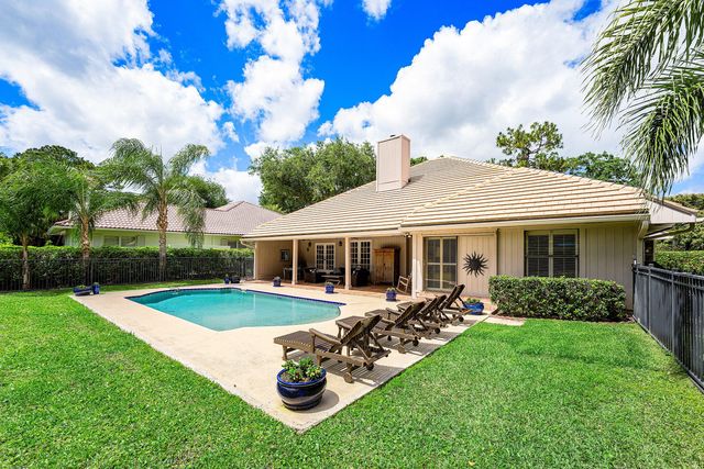 6 Tarrington Circle, Palm Beach Gardens, FL 33418