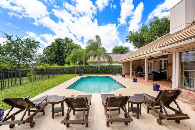 6 Tarrington Circle, Palm Beach Gardens, FL 33418