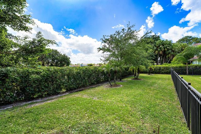 6 Tarrington Circle, Palm Beach Gardens, FL 33418
